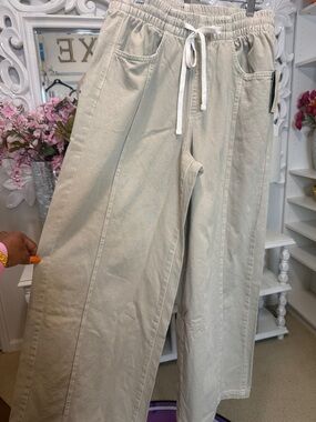Universal Thread, Beige, Wide Leg Jeans 4,6